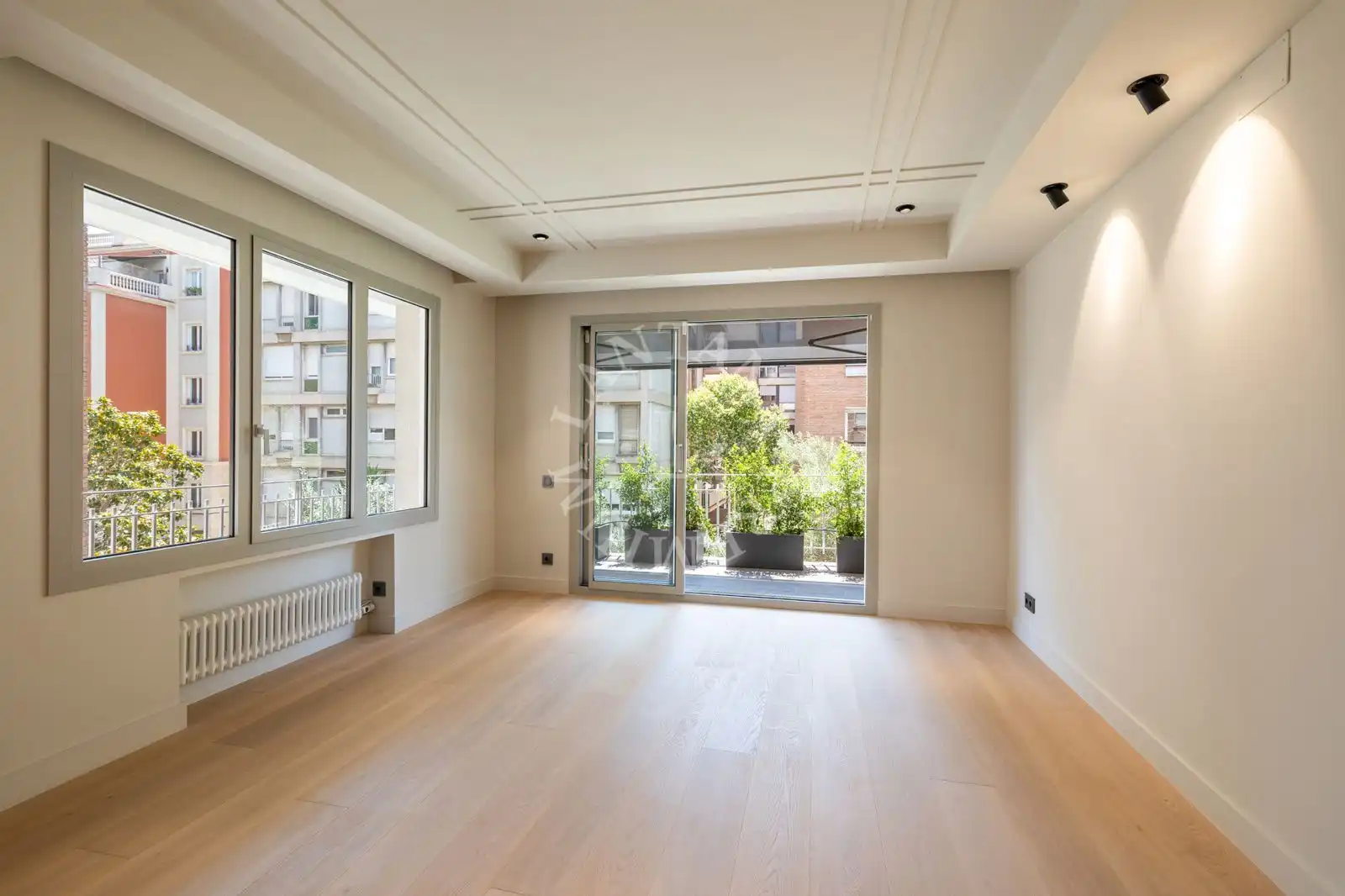 Sala d'estar de Pis en venda en Barcelona amb Aire condicionat, Calefacció i Parquet