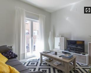 Living room of Flat to rent in  Madrid Capital  with Air Conditioner, Heating and Furnished