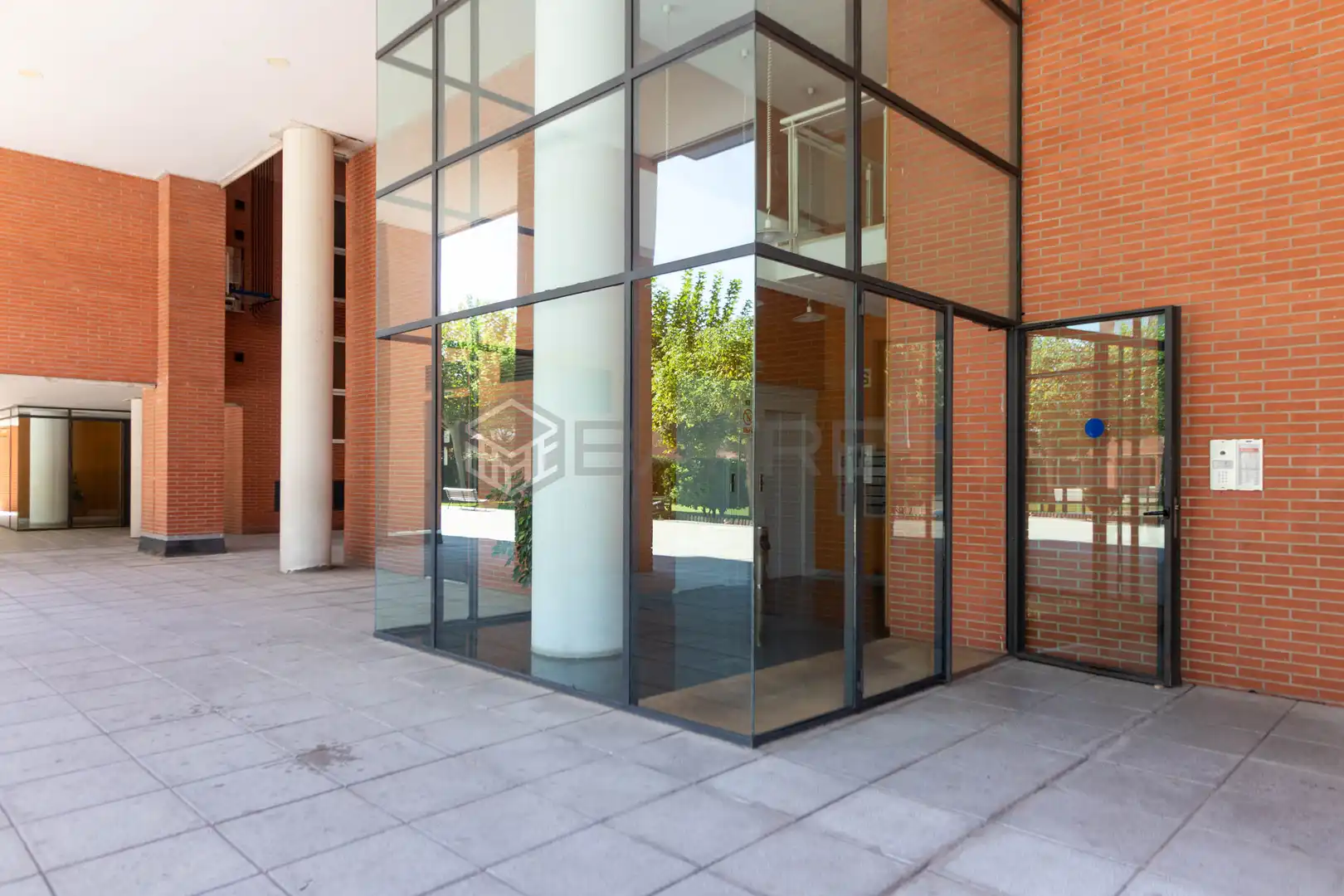 Vista exterior de Àtic en venda en Madrid amb Aire condicionat, Jardí privat i Parquet