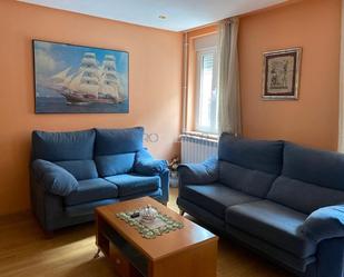 Sala d'estar de Casa o xalet en venda en León Capital  amb Terrassa