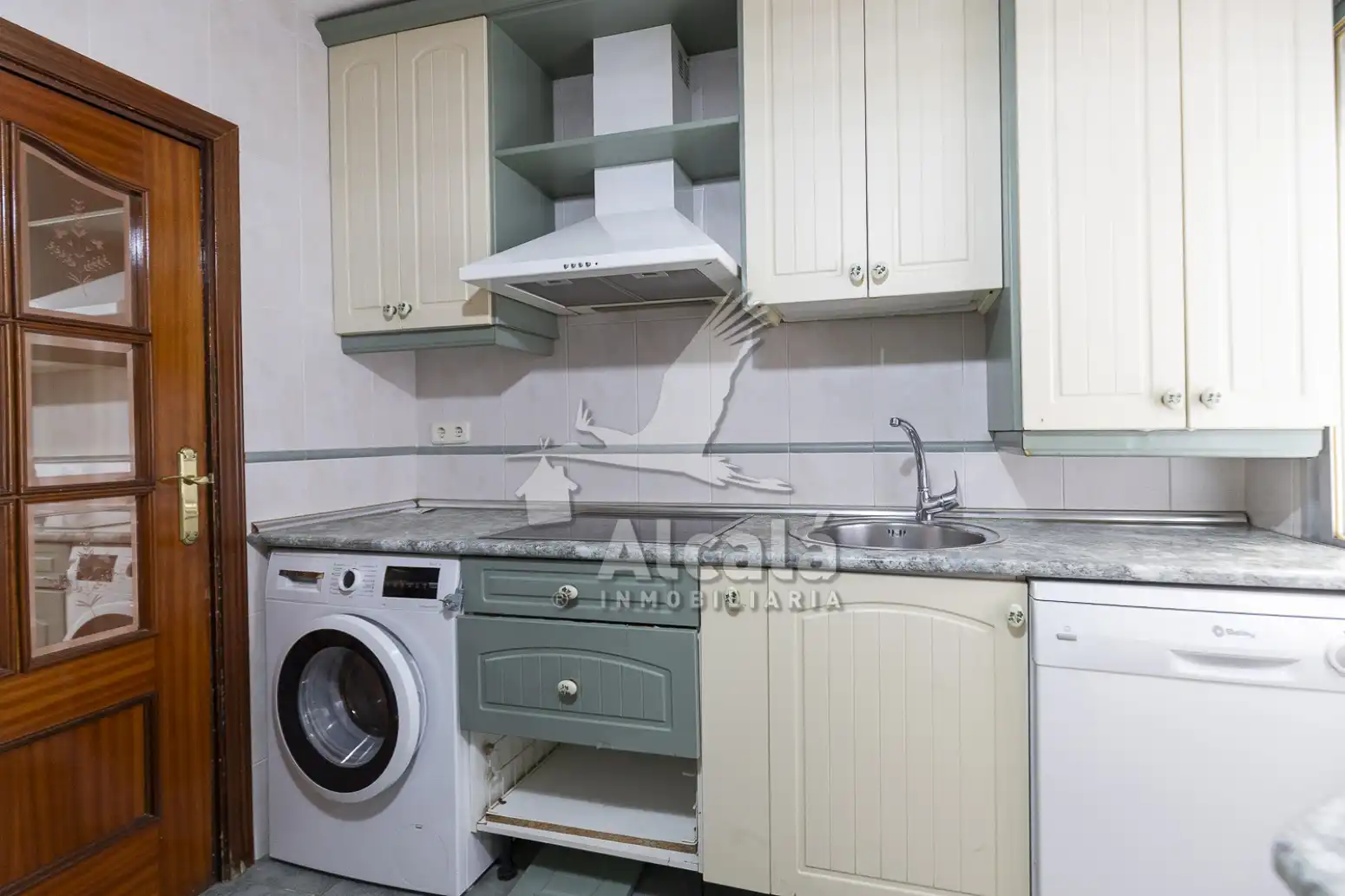 Kitchen of Flat for sale in Alcalá de Henares  with Air Conditioner, Heating and Parquet flooring