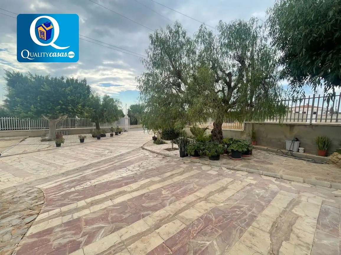 Vista exterior de Casa o xalet en venda en Elche / Elx amb Terrassa i Traster
