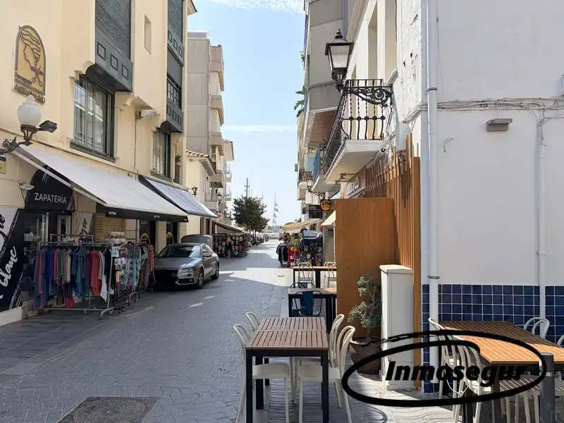 Vista exterior de Edifici en venda en Cambrils
