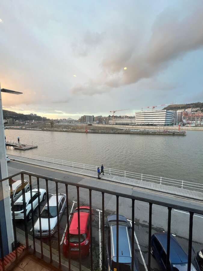 Vista exterior de Pis en venda en Bilbao  amb Calefacció, Traster i Moblat