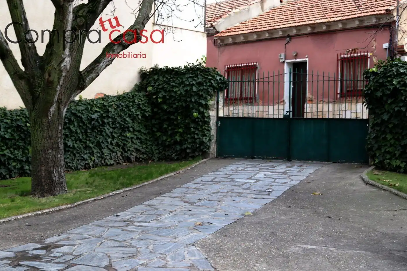Vista exterior de Casa o xalet en venda en Segovia amb Calefacció, Jardí privat i Terrassa