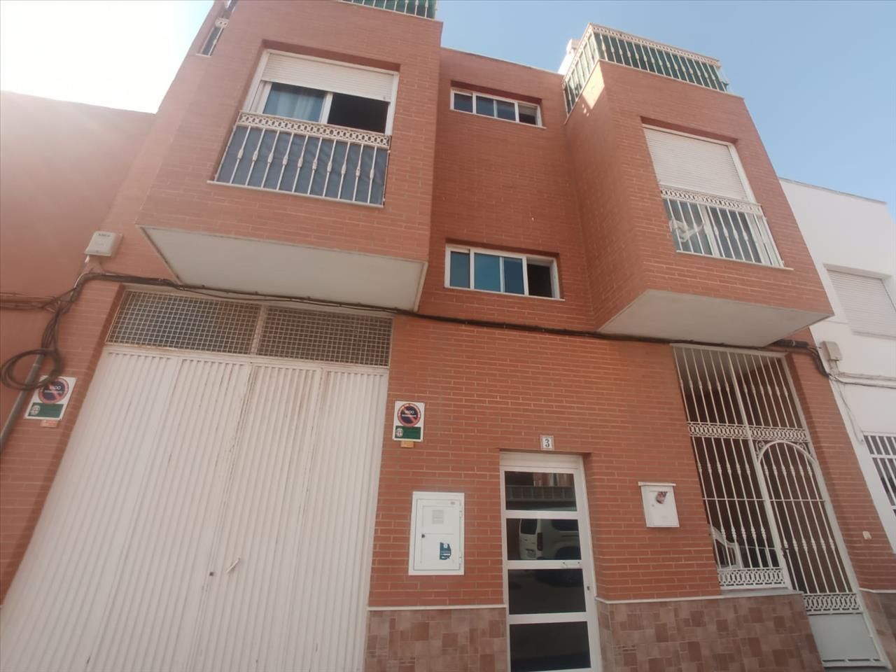Vista exterior de Apartamento en venta en  Almería Capital