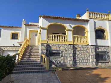 Villa mit Pool zum Verkauf in El Montgó