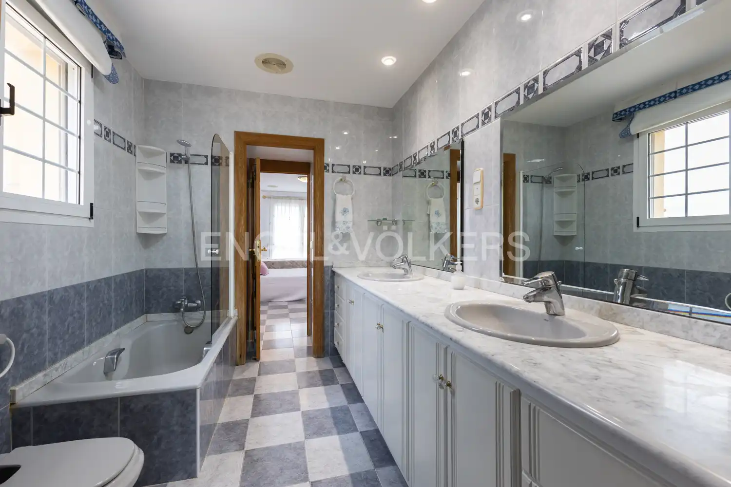 Baño de Finca rústica en venta en Piles con Aire acondicionado, Calefacción y Jardín privado