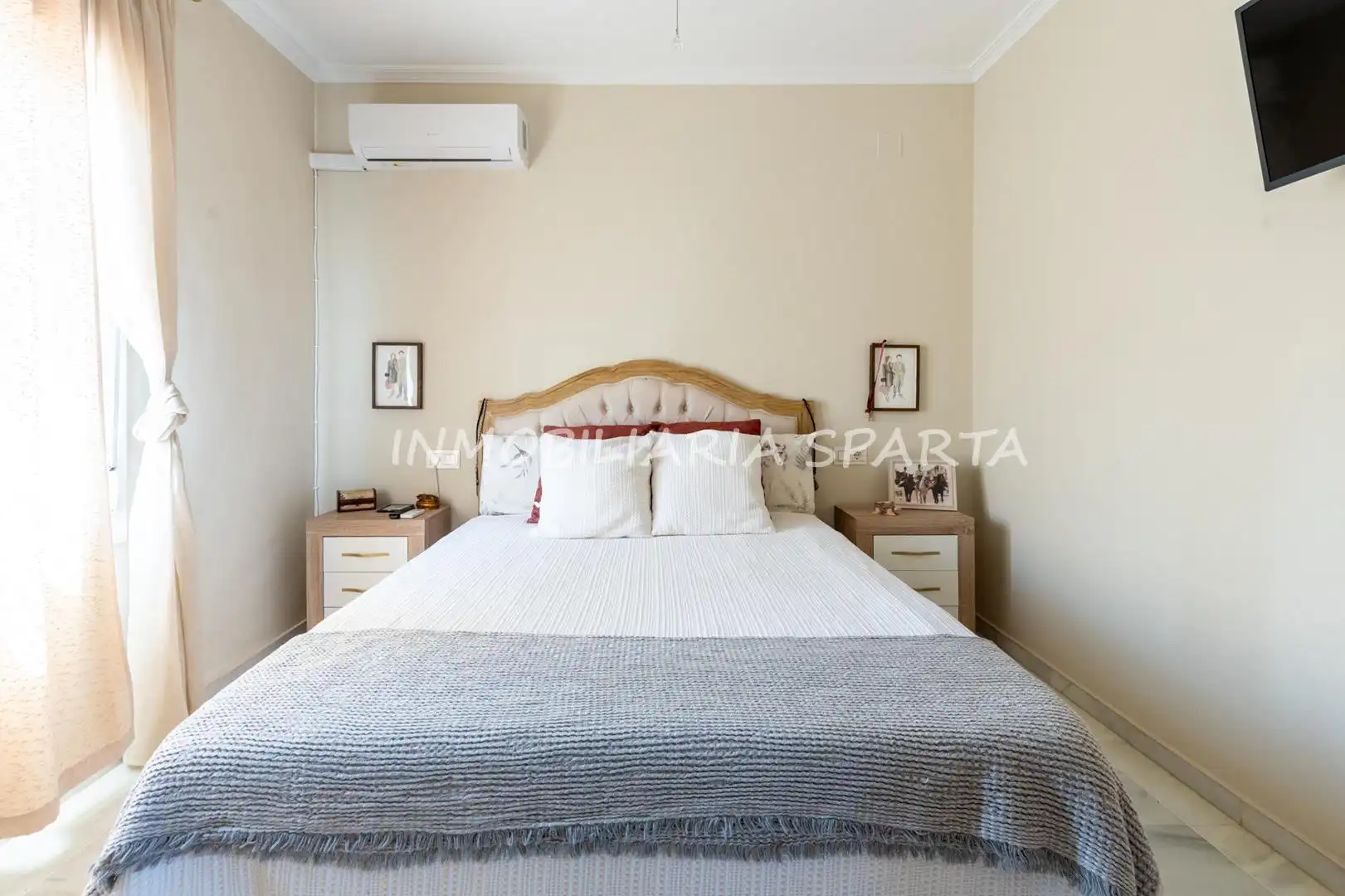 Dormitori de Casa adosada en venda en Espartinas amb Aire condicionat, Jardí privat i Forn