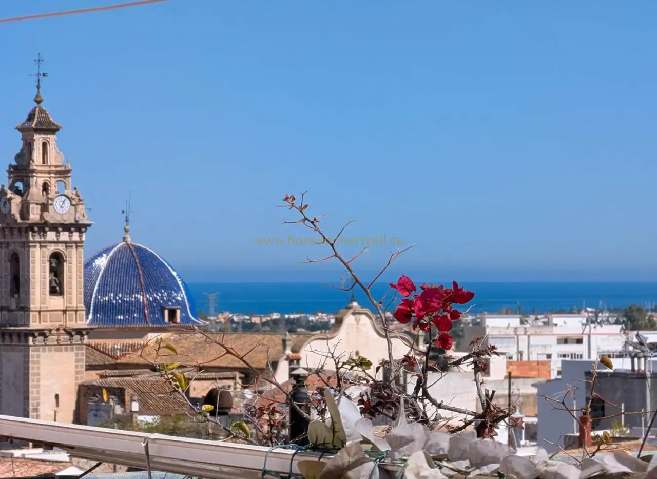 Vista exterior de Casa adosada en venta en Alicante / Alacant con Calefacción