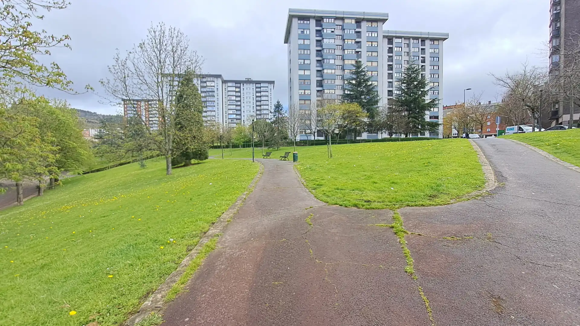 Vista exterior de Piso en venta en Bilbao  con Calefacción, Jardín privado y Amueblado