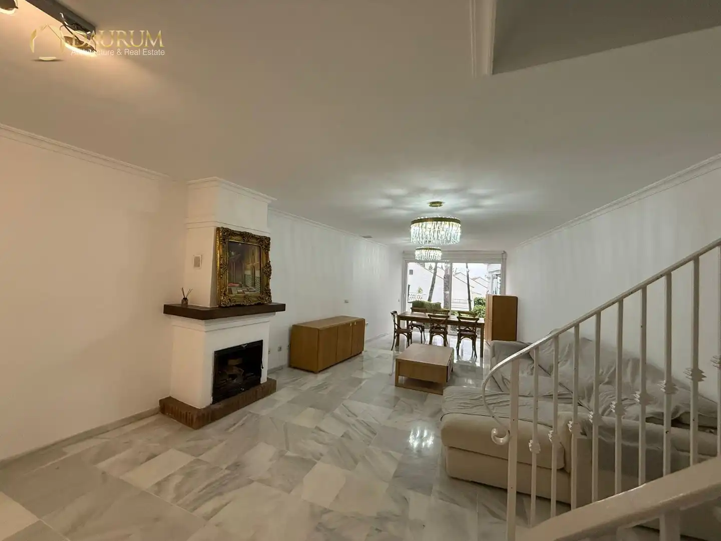 Sala de estar de Casa adosada en venta en Marbella con Aire acondicionado, Calefacción y Terraza