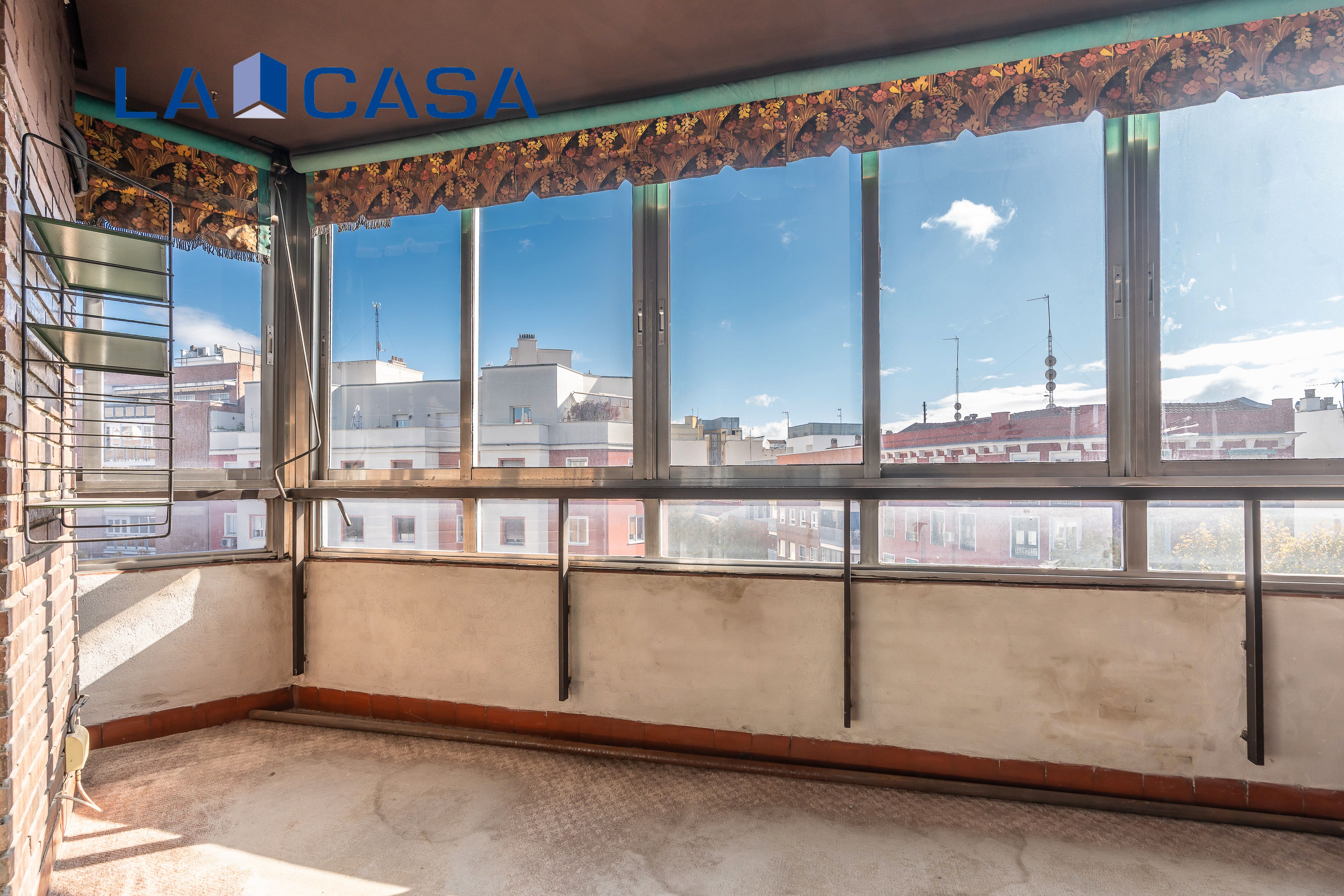 Vista exterior de Pis en venda en  Madrid Capital amb Calefacció, Terrassa i Balcó