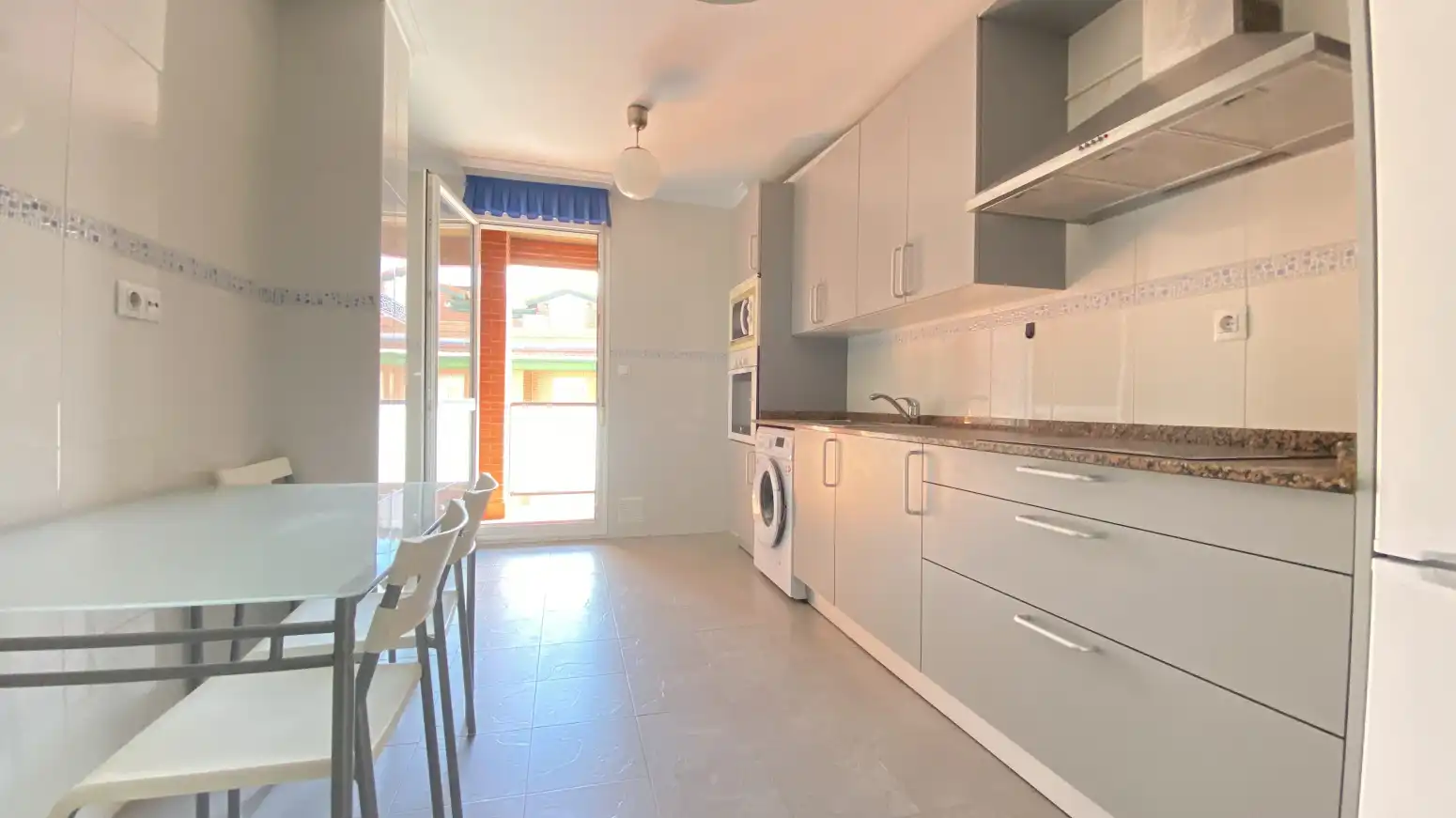 Cocina de Piso de alquiler en Entrambasaguas con Calefacción, Jardín privado y Terraza