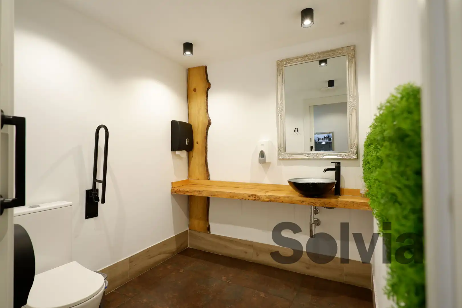Baño de Local en traspaso en Valencia con Aire acondicionado, Calefacción y Terraza