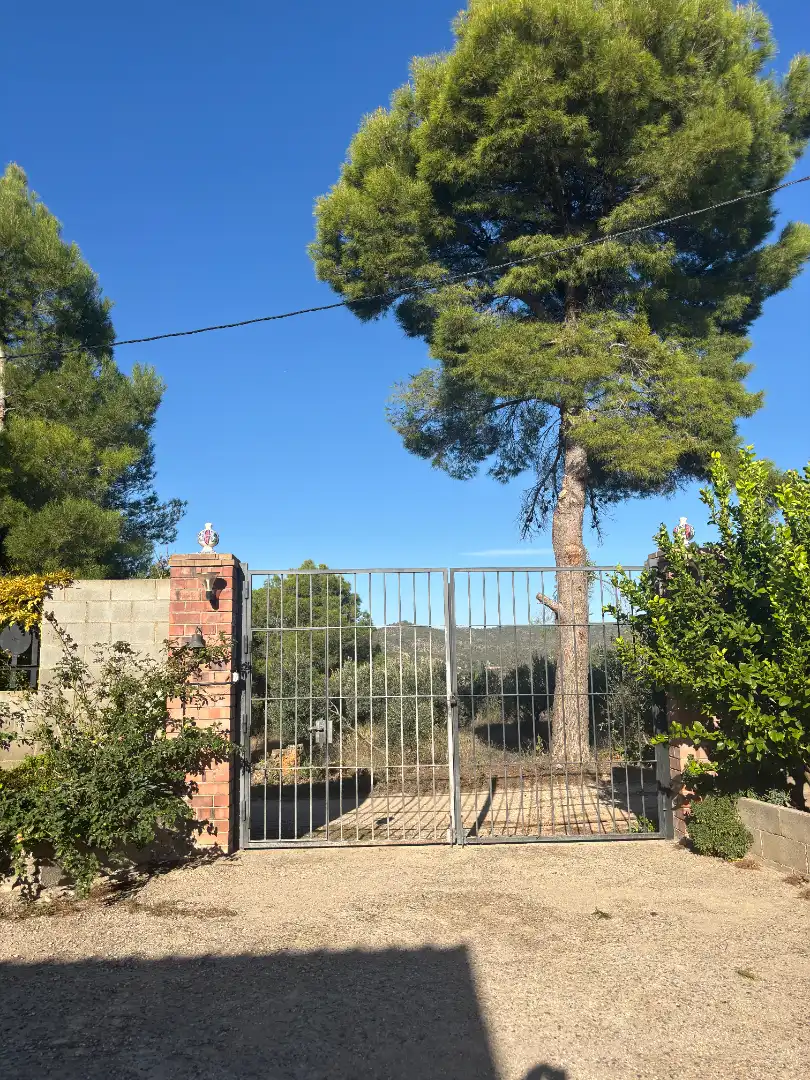 Country house zum Verkauf in Flix mit Klimaanlage, Privatgarten und Schwimmbad