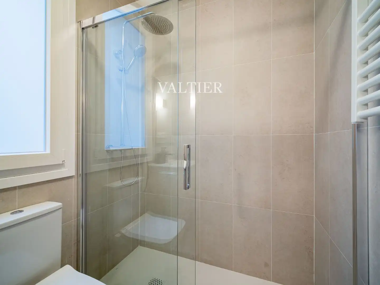 Badezimmer von Wohnung zur Miete in Madrid mit Möbliert