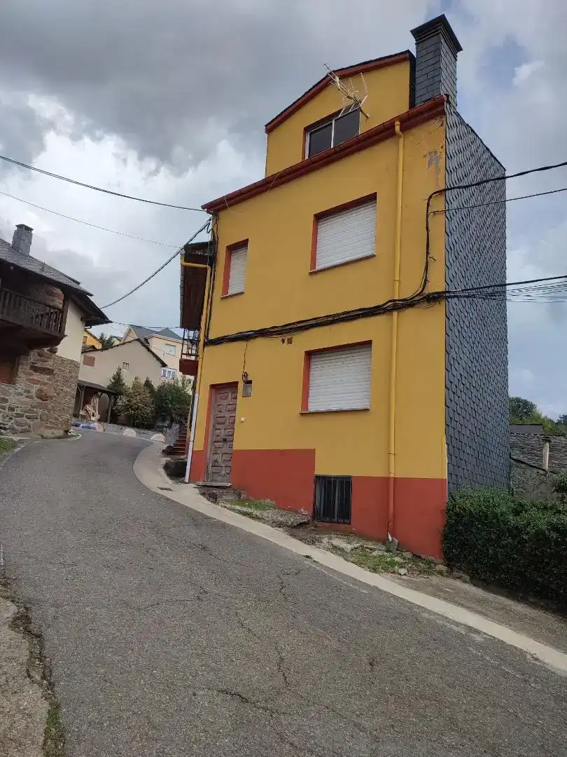 Vista exterior de Casa o xalet en venda en Páramo del Sil