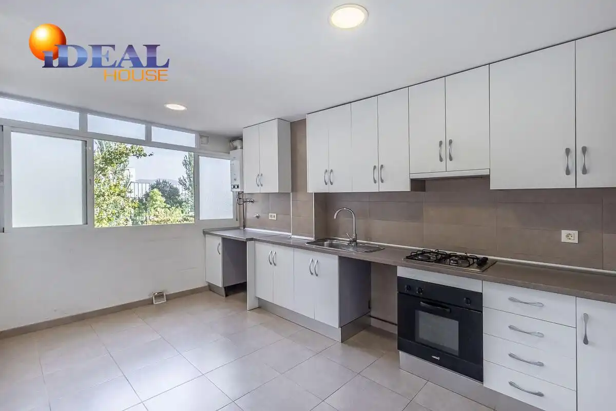 Flat with terrace for sale in Calle del Profesor Agustín Escribano 7, imagen 7