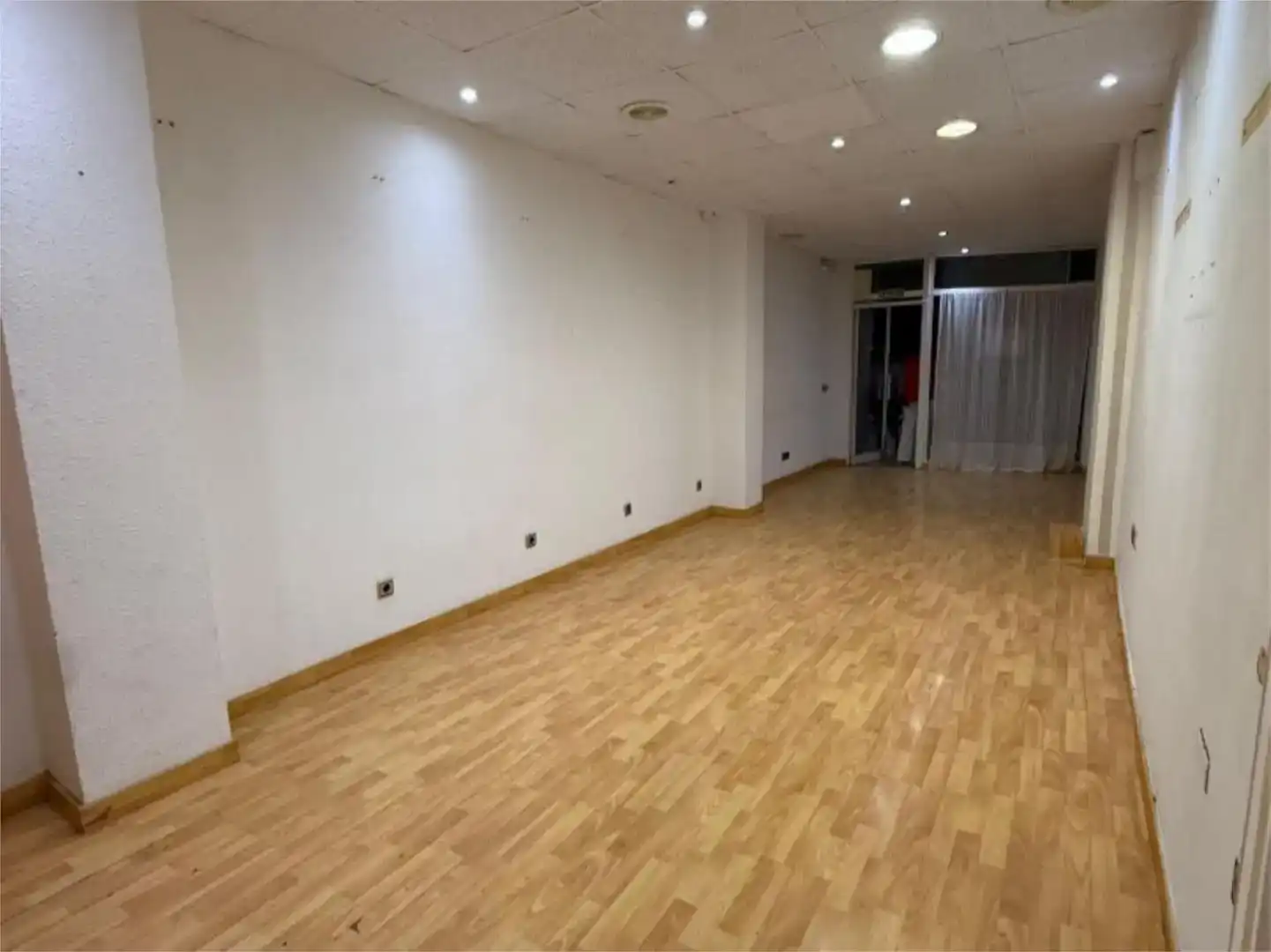 Commercial properties for rent in Almenar  with Air Conditioner and Parquet flooring