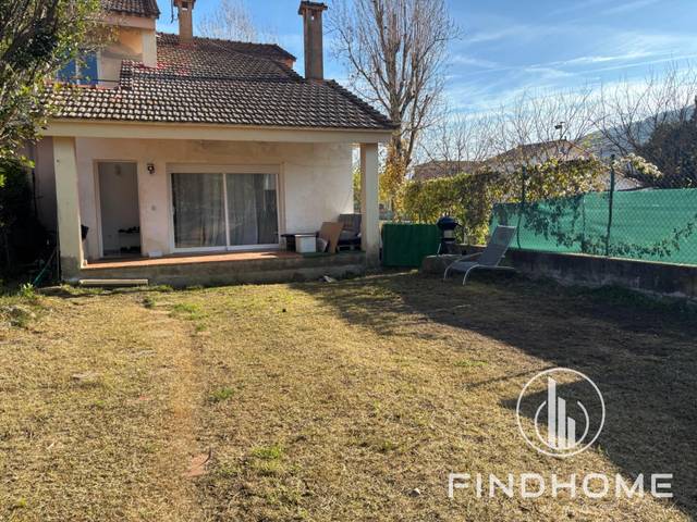 Casa adosada en Venta en Carrer de Besalú a Can Batlle en Besalú