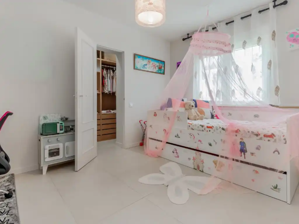 Dormitori de Casa o xalet en venda en El Campello amb Aire condicionat, Jardí privat i Terrassa