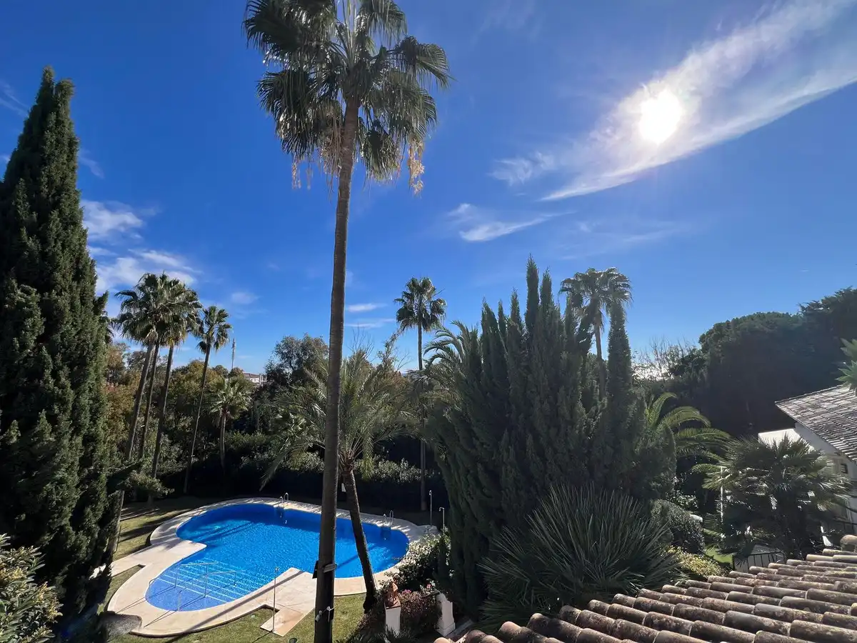 Jardí de Apartament de lloguer en Marbella amb Aire condicionat, Calefacció i Moblat