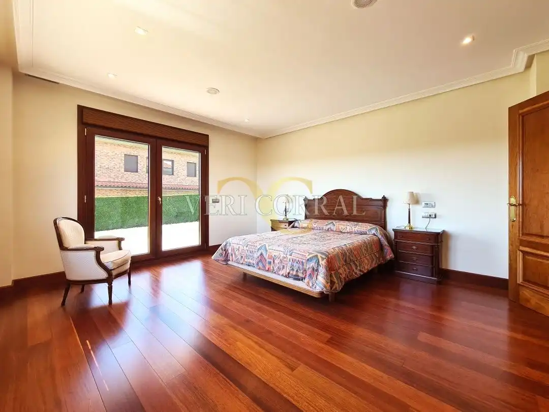 Habitación de Casa o chalet en venta en Oviedo  con Calefacción, Jardín privado y Terraza