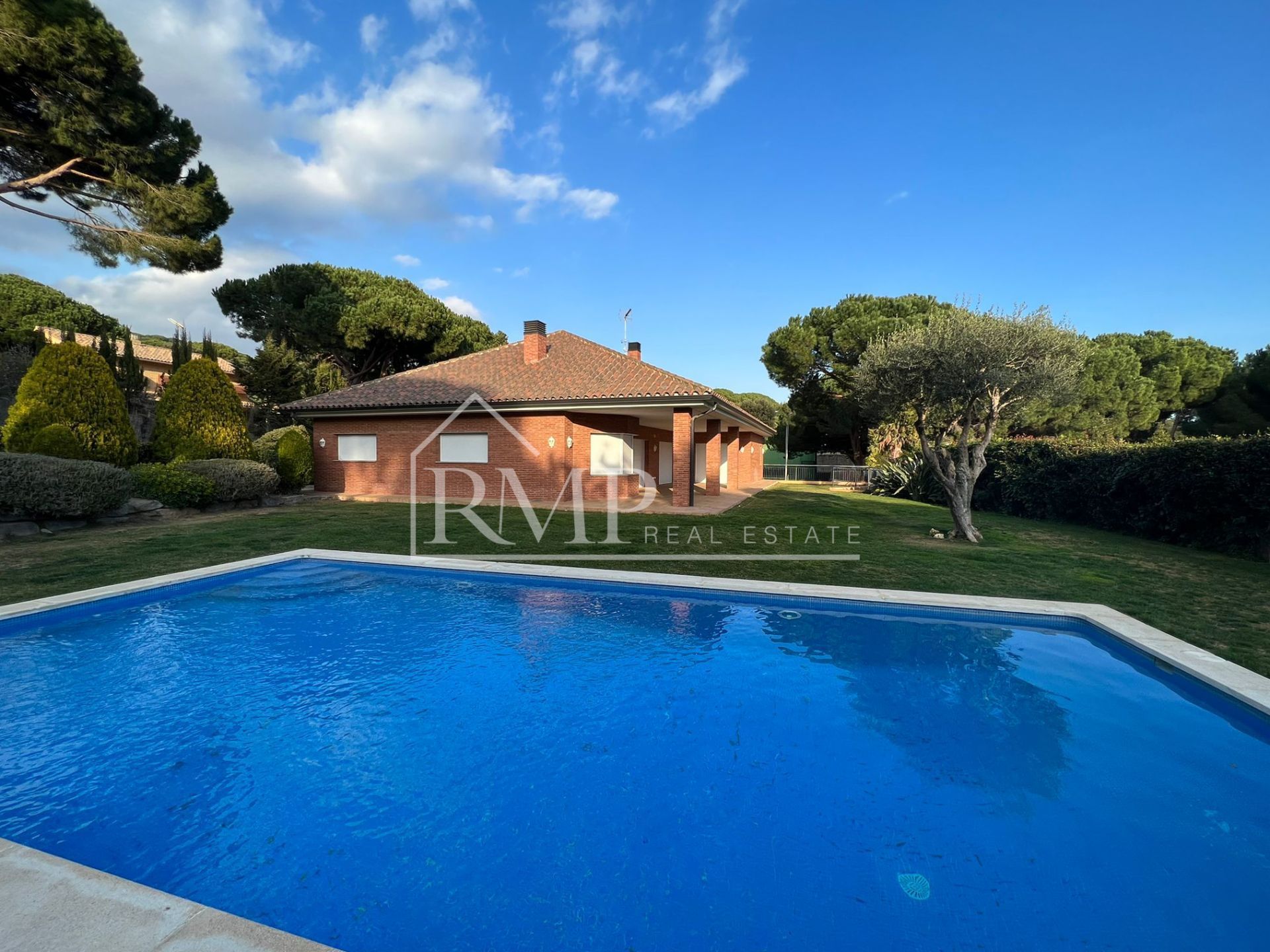 Vista exterior de Casa o xalet de lloguer en Sant Andreu de Llavaneres amb Aire condicionat, Calefacció i Jardí privat