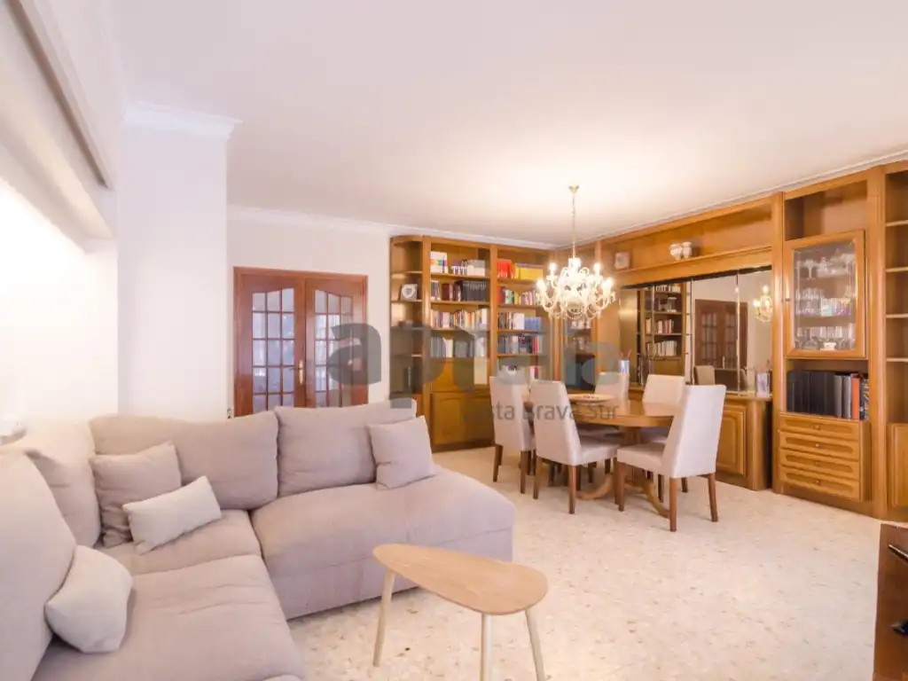 House with terrace for sale in Calle Riera