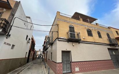 Exterior view of Flat for sale in  Sevilla Capital