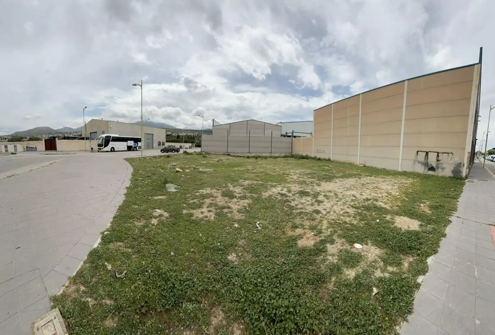 Terreny industrial en venda a La Zubia Ciudad