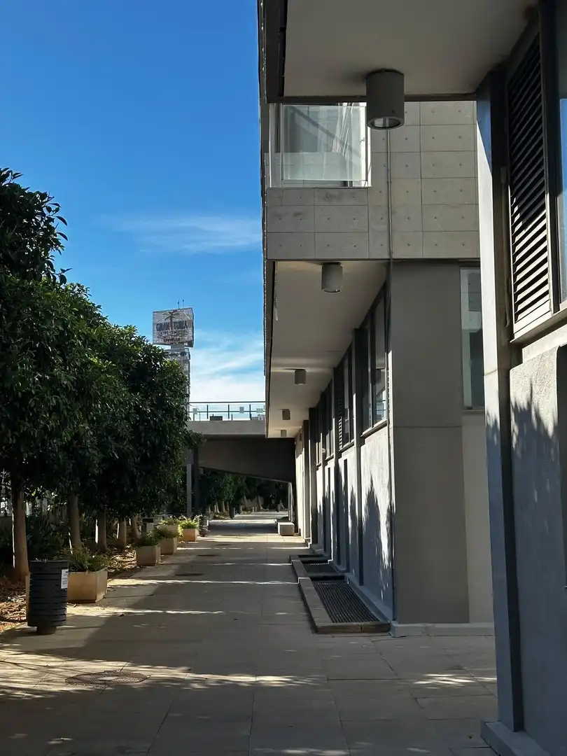 Vista exterior de Local en venta en Xirivella
