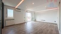 Living room of Flat to rent in  Madrid Capital  with Air Conditioner, Heating and Parquet flooring