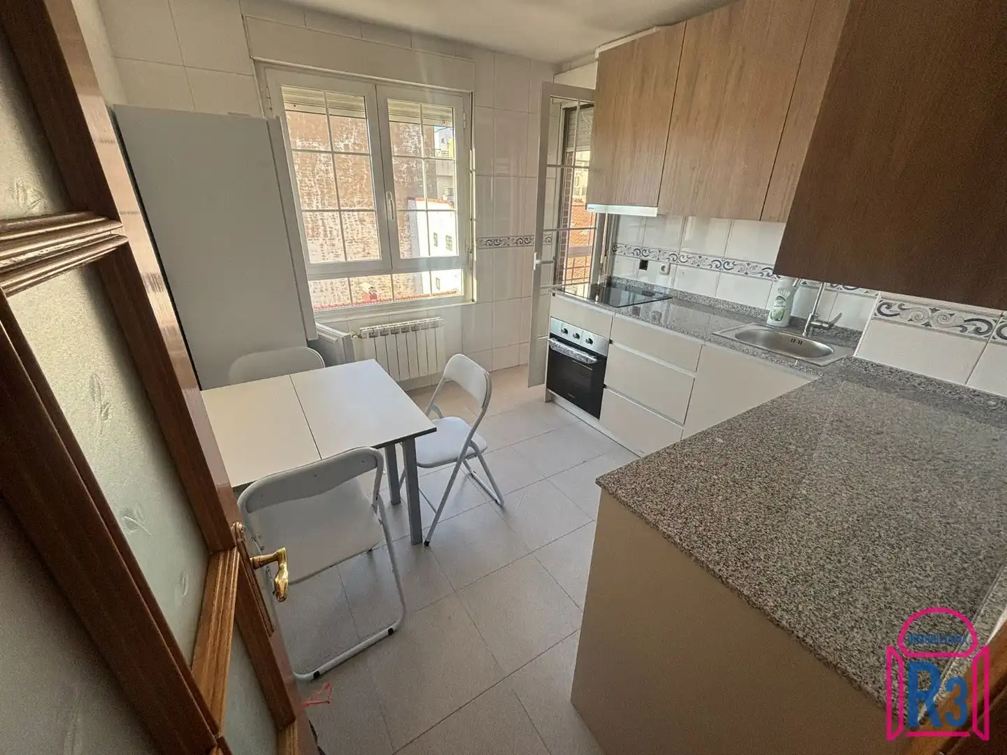 Cocina de Apartamento de alquiler en León Capital  con Calefacción, Terraza y Trastero