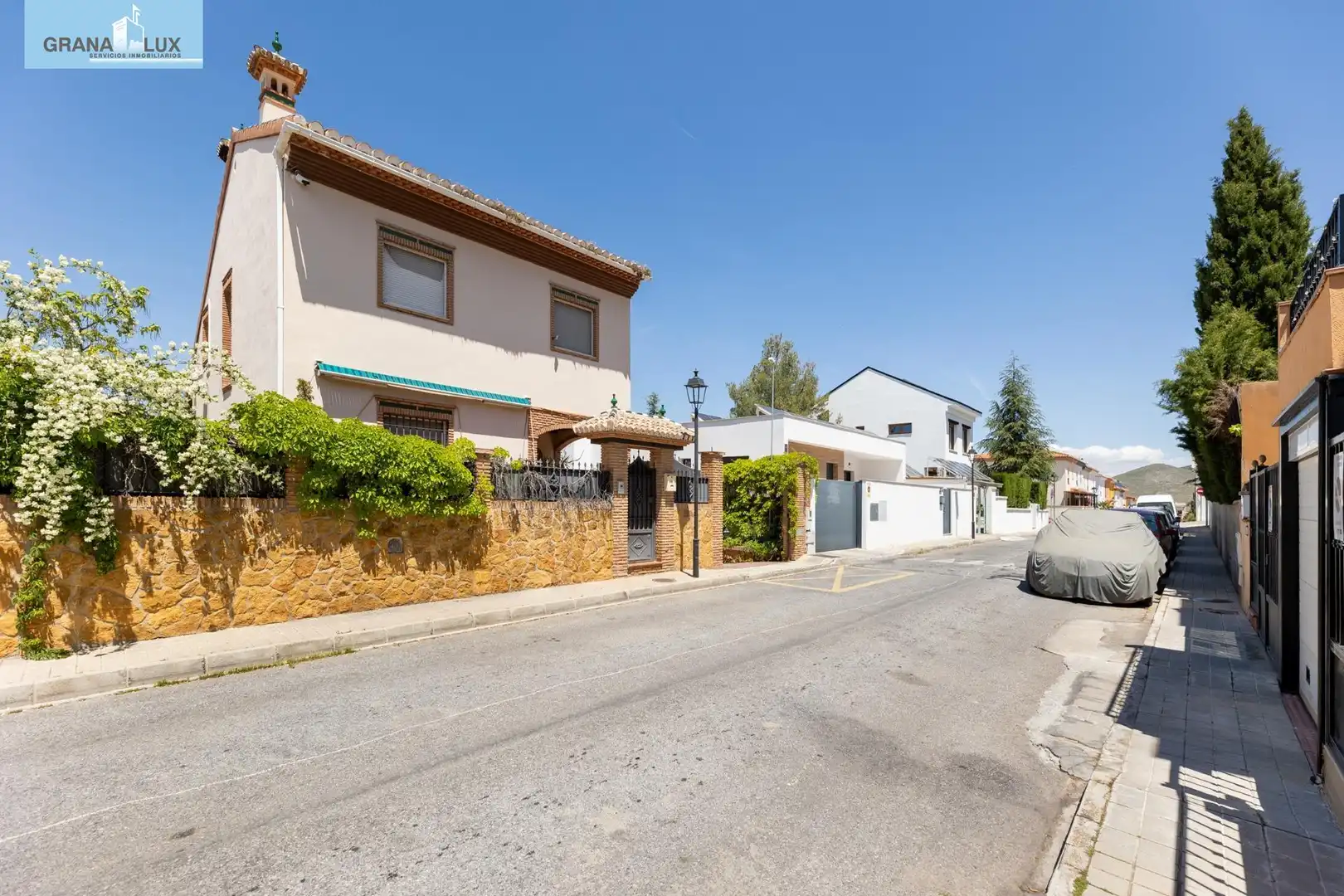 Villa mit Pool zum Verkauf in Calle del Mulhacén