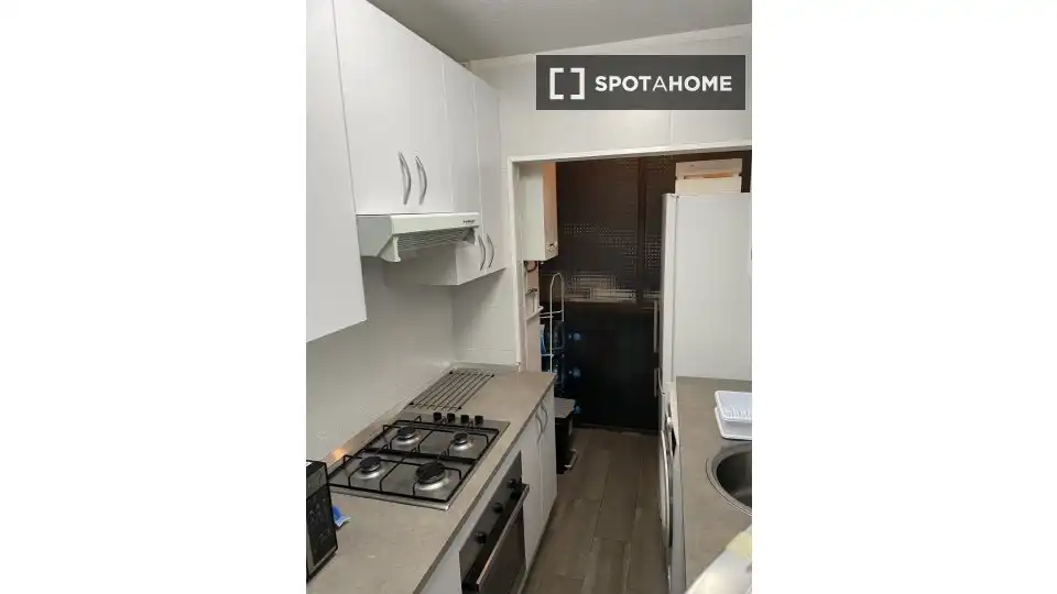 Cocina de Piso para compartir en Barcelona con Aire acondicionado, Calefacción y Amueblado