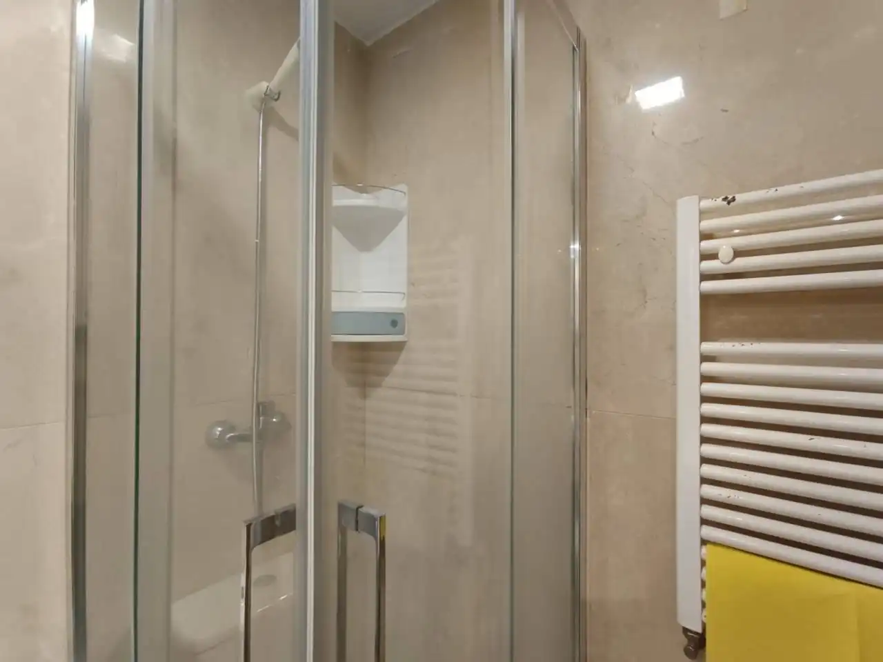 Baño de Apartamento de alquiler en Toledo con Aire acondicionado, Calefacción y Trastero