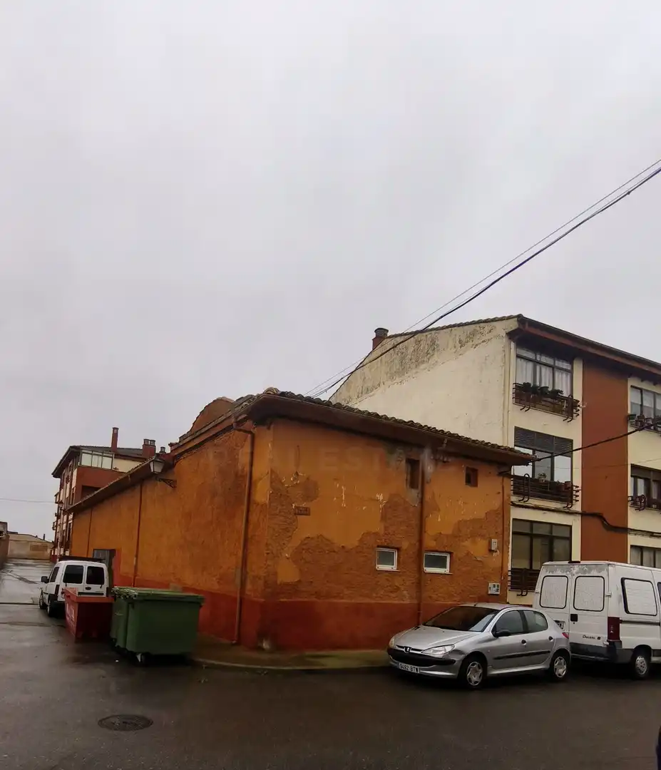 Exterior view of Buildings for sale in Mansilla de las Mulas