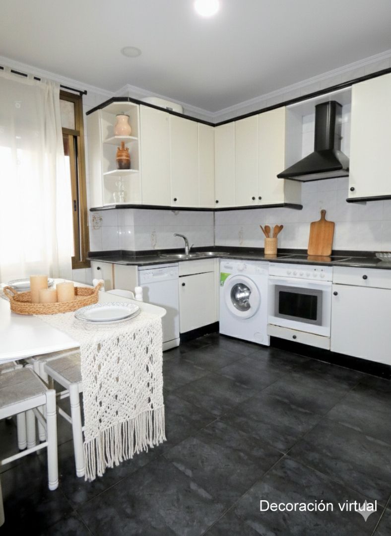 Cuina de Pis en venda en Bilbao  amb Calefacció, Moblat i Forn