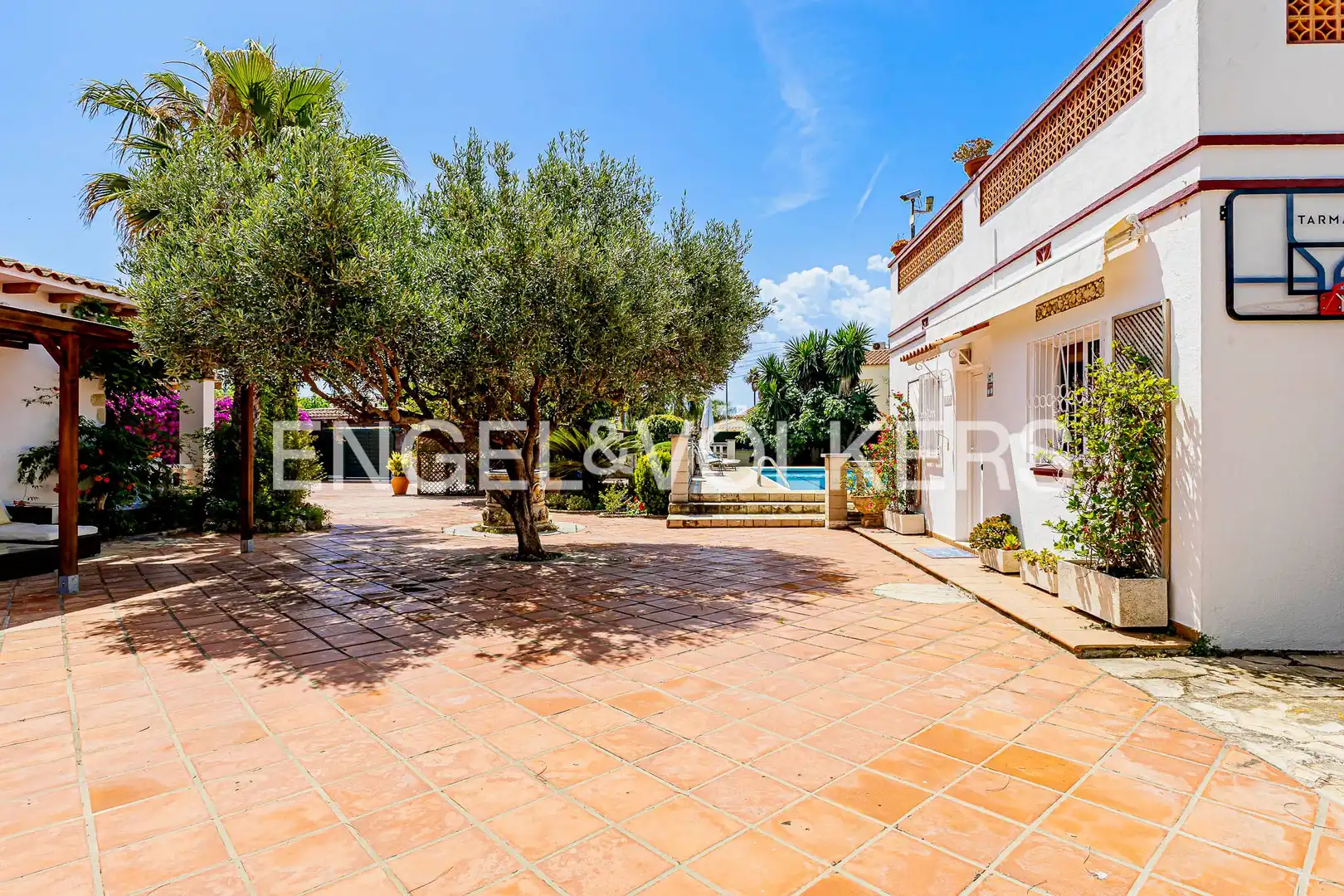 Vista exterior de Casa o xalet en venda en Torredembarra amb Aire condicionat, Calefacció i Jardí privat