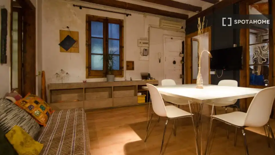 Comedor de Piso de alquiler en Barcelona con Aire acondicionado, Calefacción y Amueblado