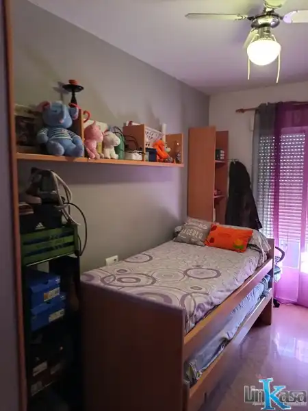 Dormitori de Casa adosada en venda en Linares amb Calefacció, Traster i Piscina