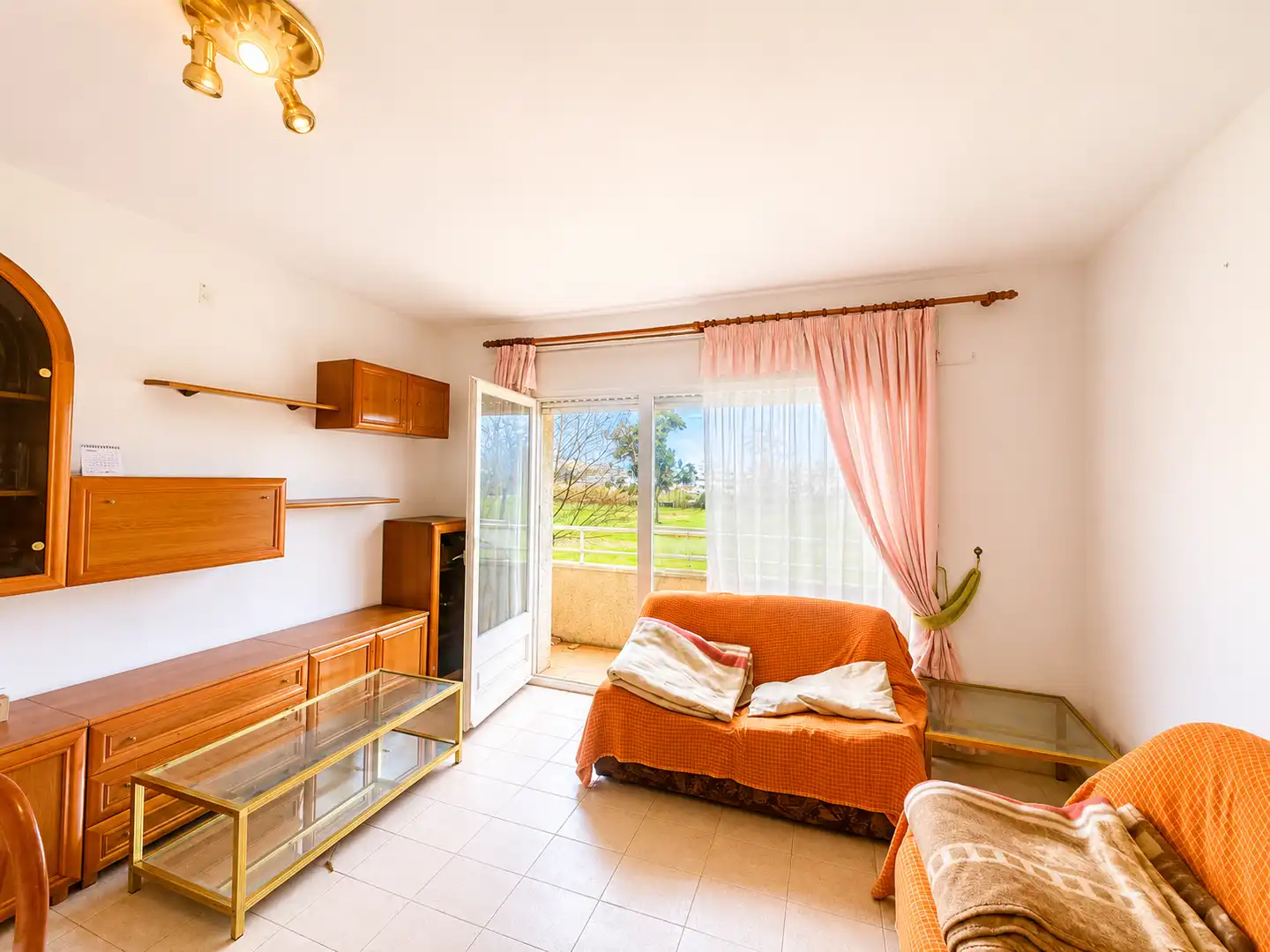Sala d'estar de Apartament en venda en Roses amb Terrassa i Moblat