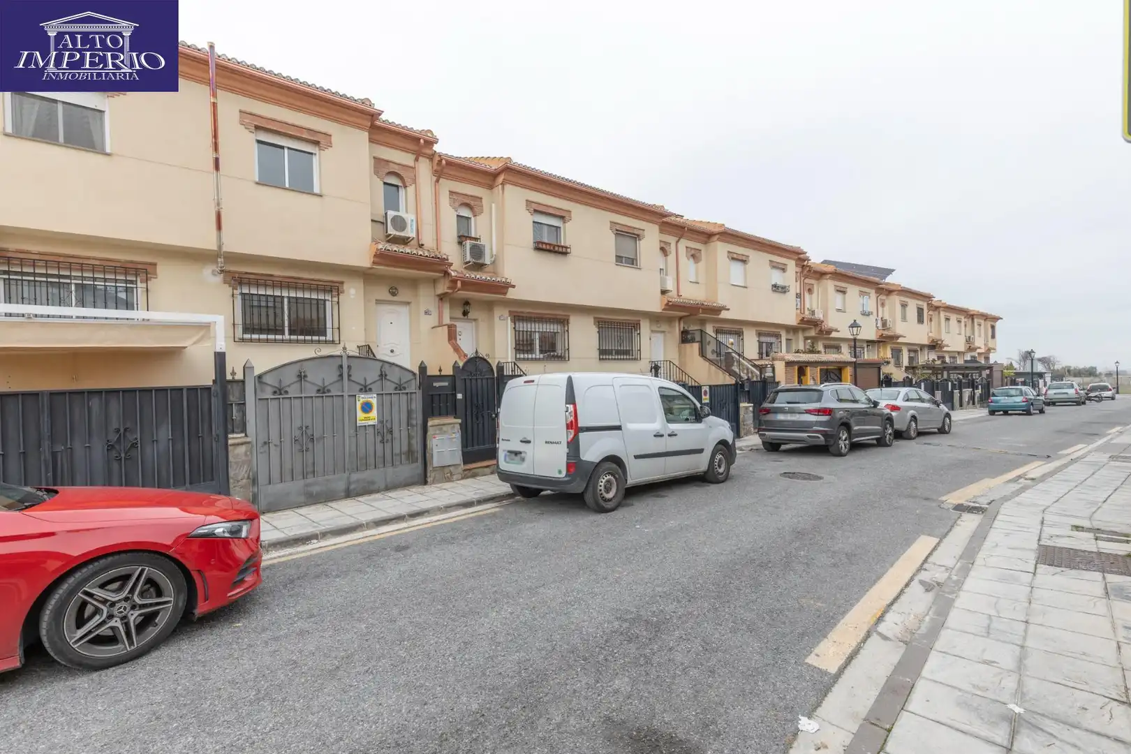 Casa adosada en venta en MARTE, 21, Ogíjares