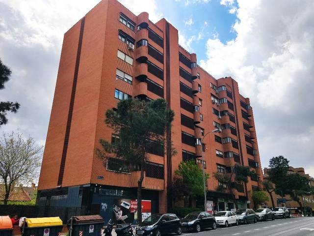 Local comercial en Venta en C/ López de Hoyos en Pinar del Rey