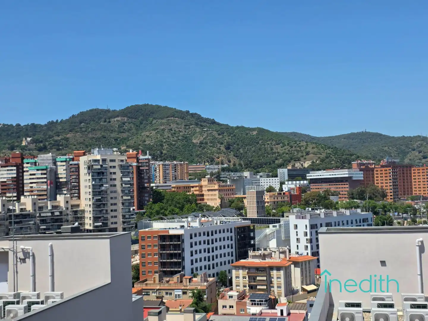 Vista exterior de Casa o xalet en venda en Barcelona amb Aire condicionat, Calefacció i Terrassa