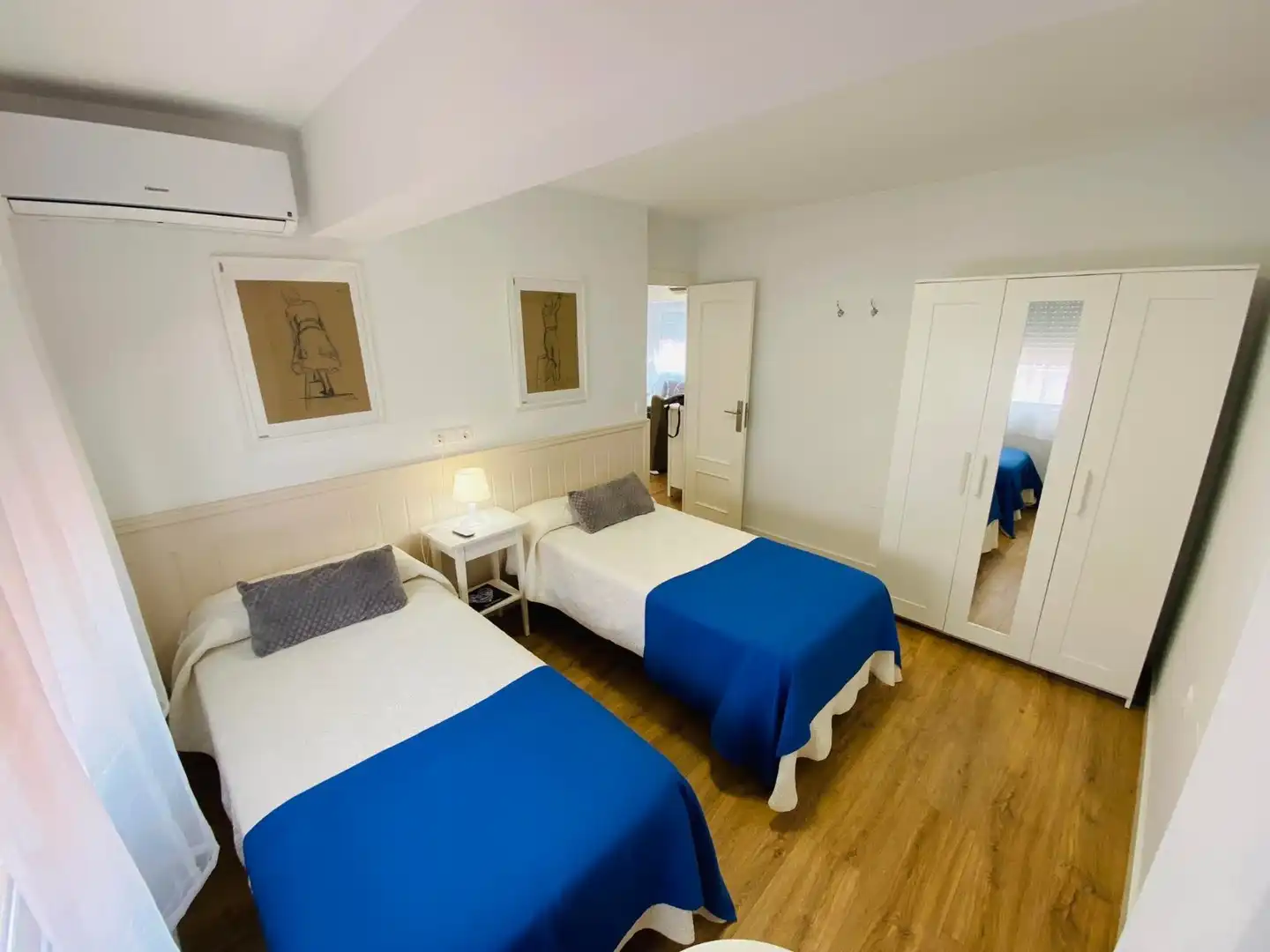 Dormitori de Apartament de lloguer en Torrevieja amb Aire condicionat, Moblat i Rentadora