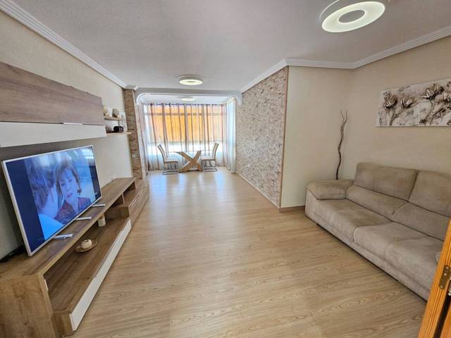 Piso en Venta en Calle Alfàz del Pi en Juan XXIII