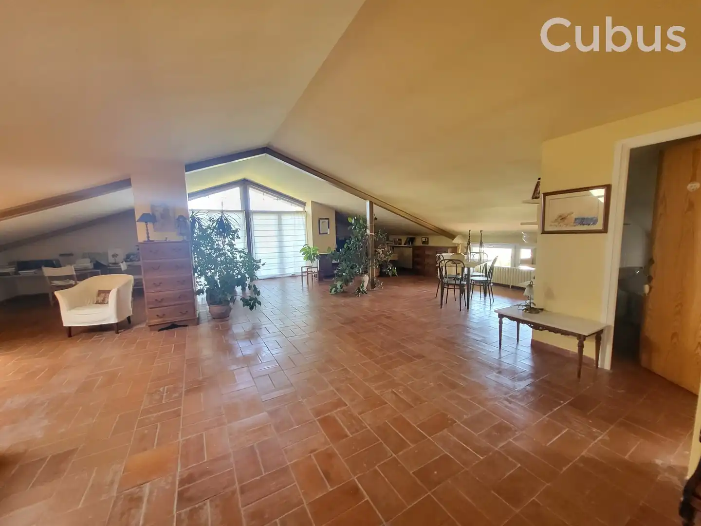 Sala d'estar de Casa o xalet en venda en Olot amb Calefacció, Terrassa i Balcó